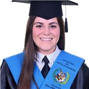 Acabo el Grado en Maestro de Educación Infantil en junio y como docente me gustan mucho los niños/as. Poder trabajar ayudando y enseñando a los más pequeños/as es algo que me llena. Me considero una persona trabajadora, amable, humilde y sobre todo, con m